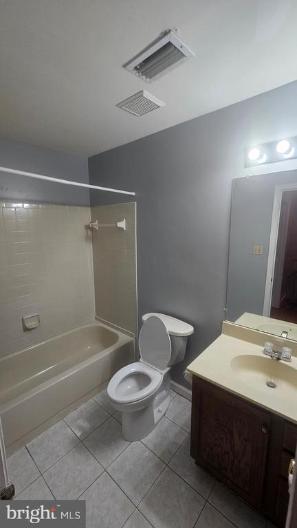 Building Photo - 12131 Salemtown Dr