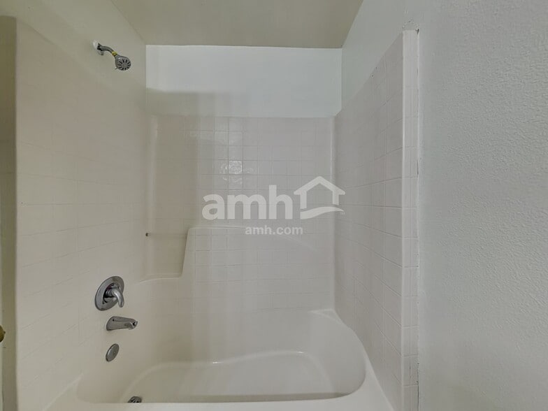 Building Photo - 10564 Opus Dr