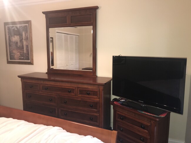 2nd bedroom w/TV - 135 Deer Creek Blvd