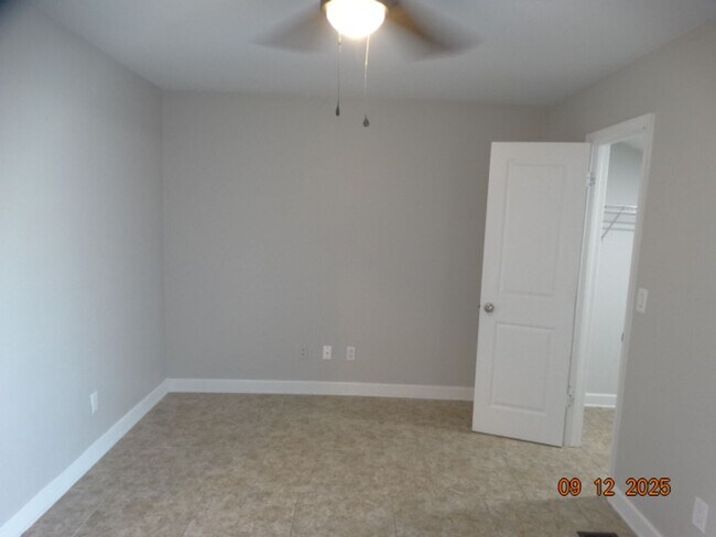 Building Photo - 1325 Greendale Ave