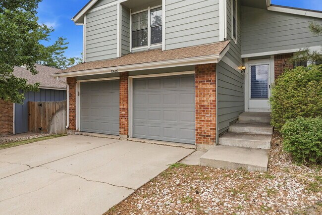 Building Photo - $2,940.95 - 3 bed 2.5 bath Home in Centennial with Central AC, and Great Backyard Space!