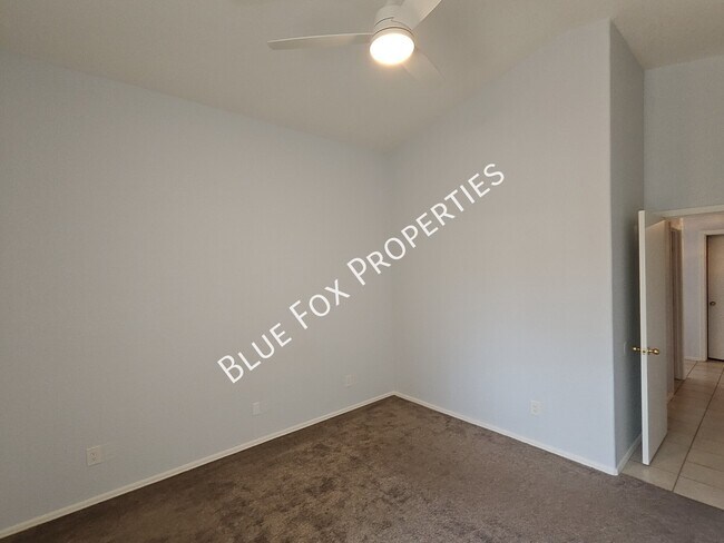Building Photo - 7960 S Lennox Ln