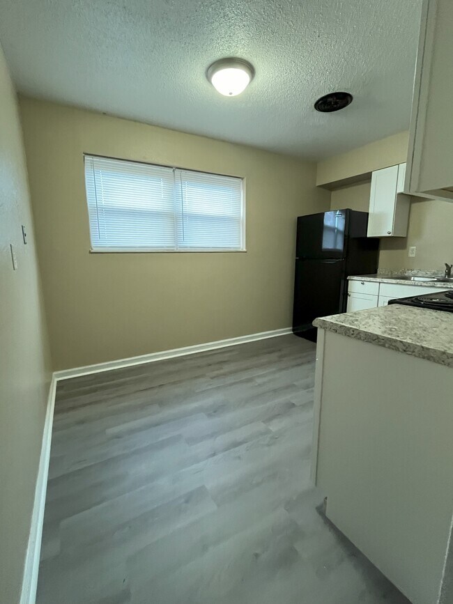 Building Photo - Waters Edge Apartment Homes