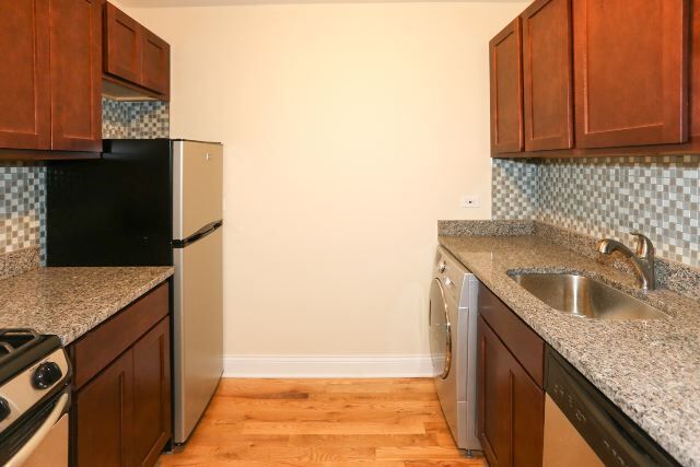 Building Photo - 558 W Arlington Pl