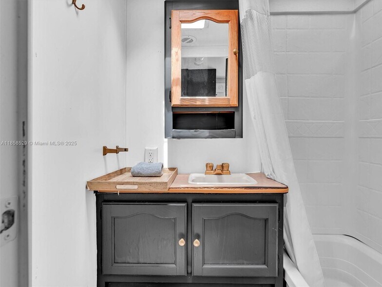 Building Photo - 107 Central Ave