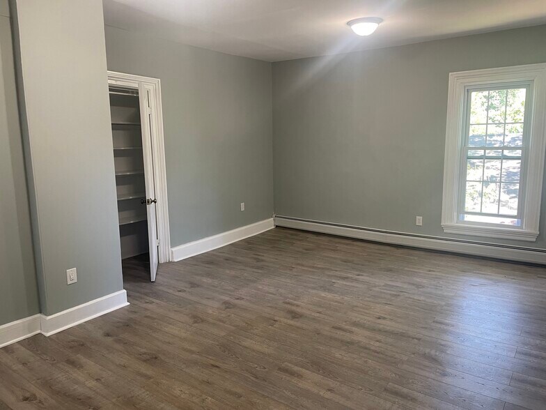 Living Room - 404 W Clinton St