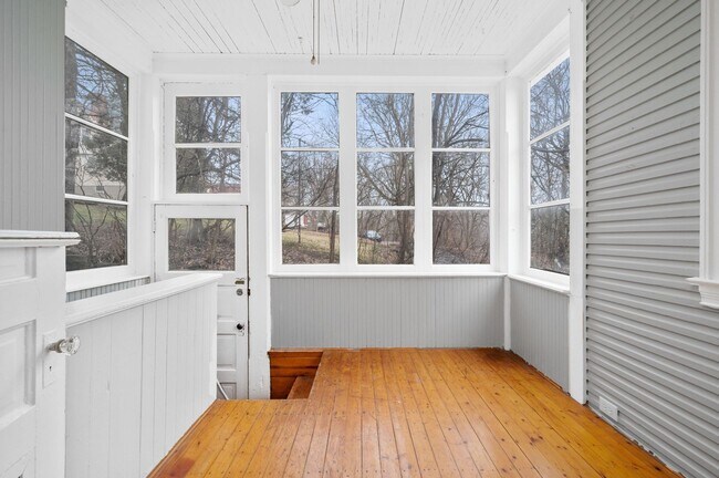 Building Photo - 230 N Balph Ave