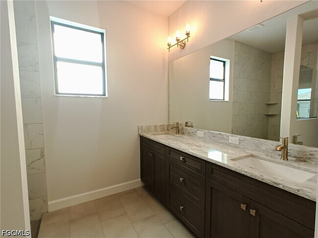 Building Photo - 1017 SW 33rd St