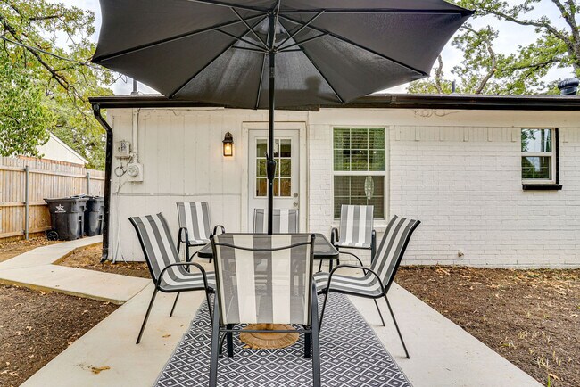 Building Photo - 4211 Coronet Ln