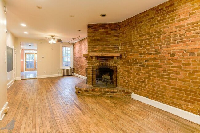 Building Photo - 337 14th St NE