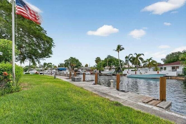 Building Photo - 1200 SW 12th Ave