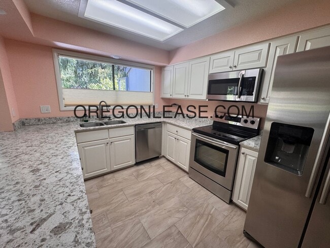 Building Photo - Spacious Home in Prime Ferry Street Bridge...