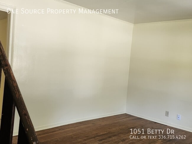 Building Photo - 1051 Betty Dr