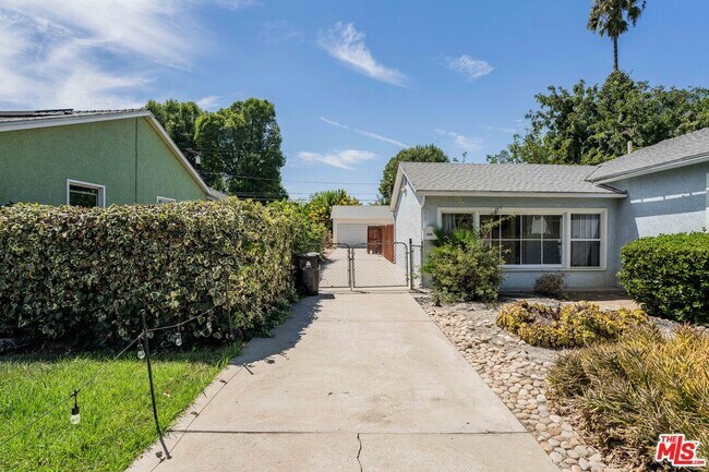 Building Photo - 8459 Calvin Ave