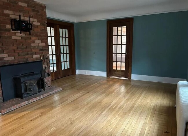 Building Photo - 613 E Lincoln Ave