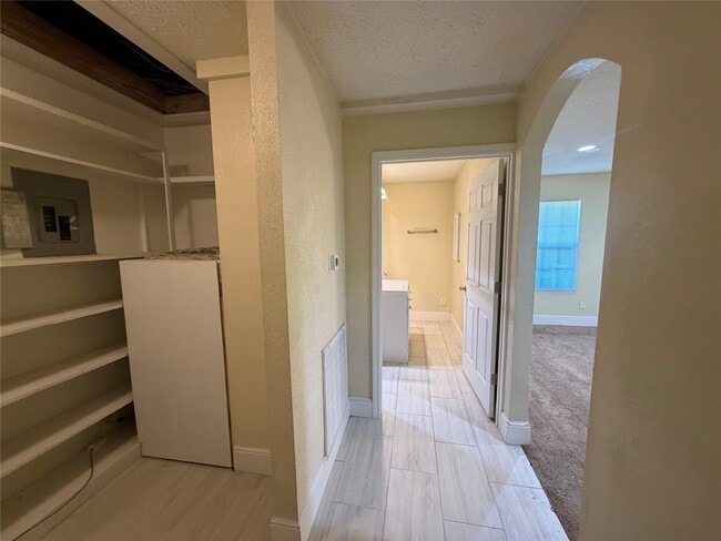 Building Photo - 2501 Maple St