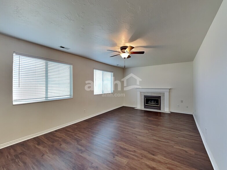 Building Photo - 1008 E 11780 S