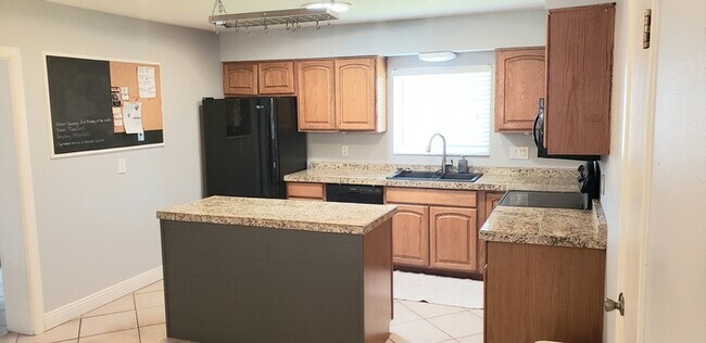 Building Photo - Wonderful Continental East home in Tempe!!