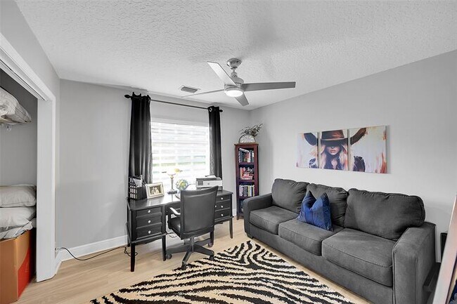 Building Photo - 8606 Arrowhead Dr