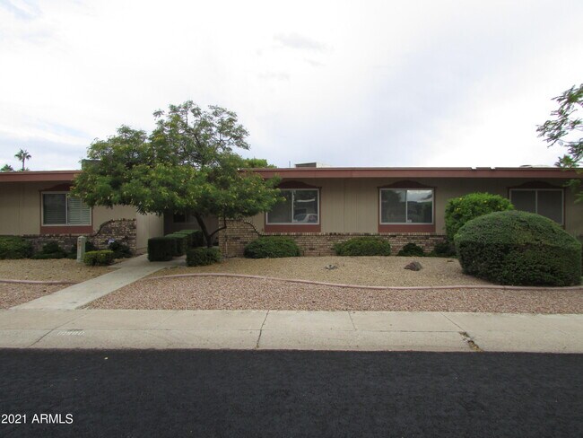 Primary Photo - 10880 W Emerald Dr