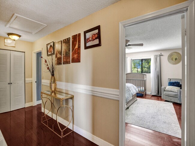 Building Photo - 9610 Dunhill Dr