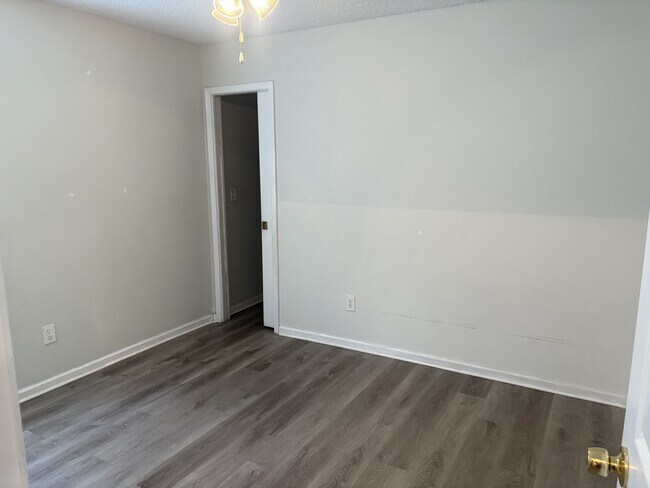 Building Photo - 7242 Longhorn Cir S