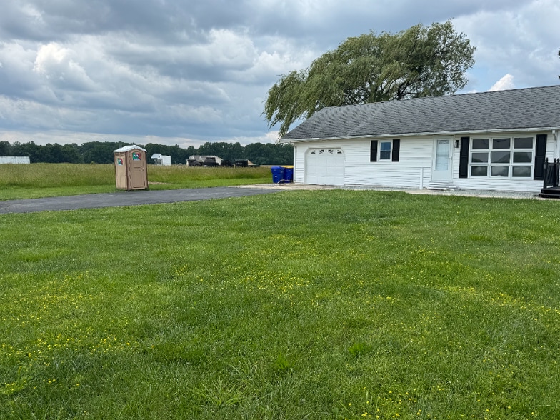 Building Photo - 6117 Carpenter Bridge Rd