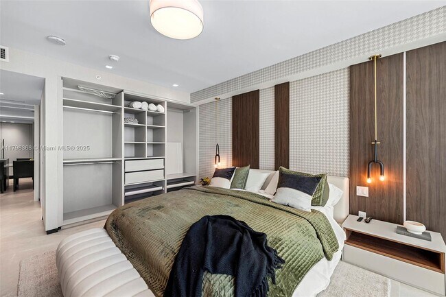 Building Photo - 400 Sunny Isles Blvd