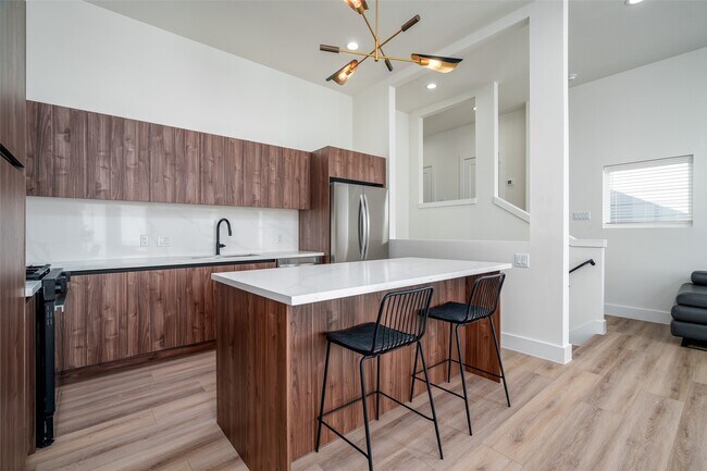 Building Photo - 112 Tolima Dove St