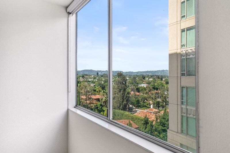 Building Photo - 10747 Wilshire Blvd