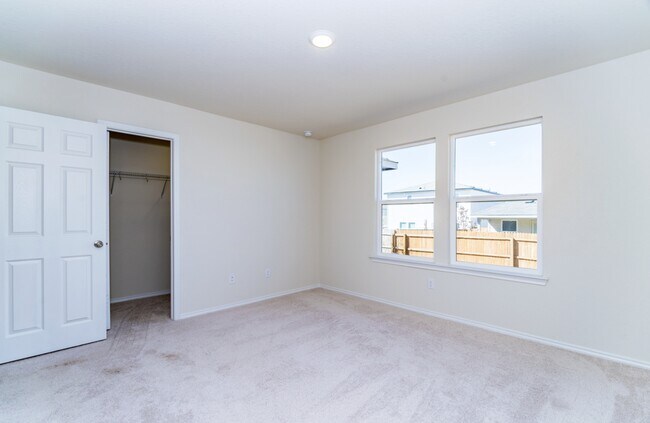 Building Photo - 5911 Rolling Gln