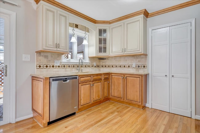 Building Photo - 518 Hillview Dr