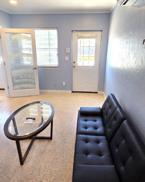 Building Photo - 921 Ridgewood Ave