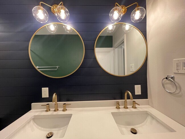 Building Photo - 1201 Norwood Rd