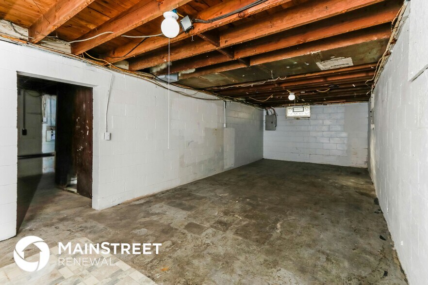 Building Photo - 4725 E 16th St