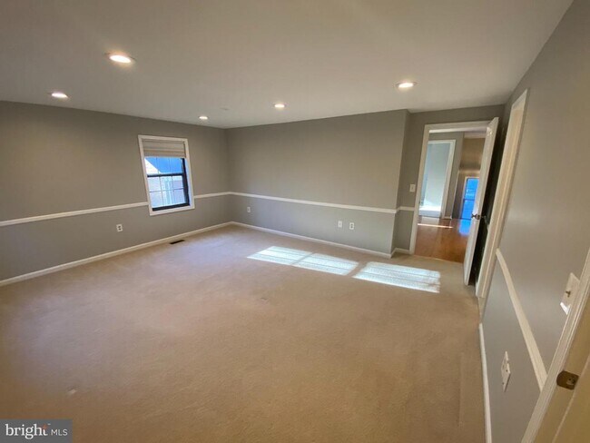 Building Photo - 9400 Candleberry Ct