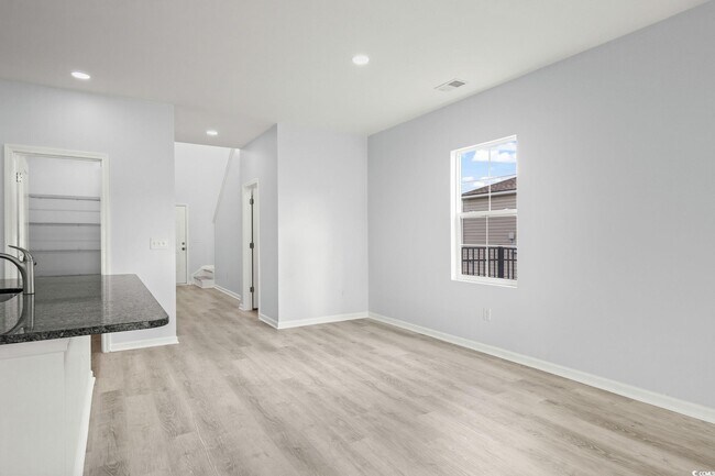 Building Photo - 336 Hidden Cove Dr