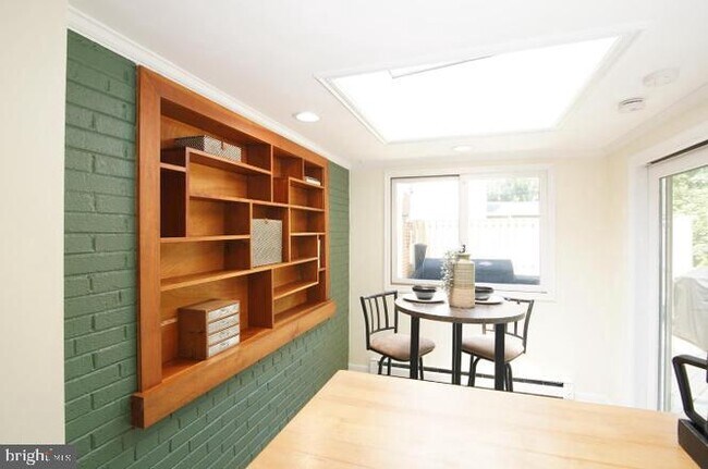 Building Photo - 5602 Hawthorne St