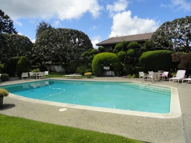 Building Photo - Carmel Valley Condo