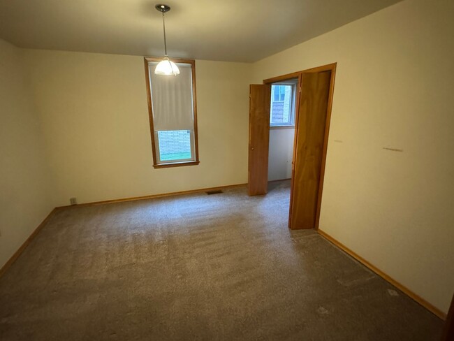 Building Photo - 3-Bedroom, 2-Bath Home for Rent in Quiet E...