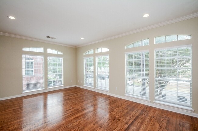 Building Photo - 2022 Fairview St