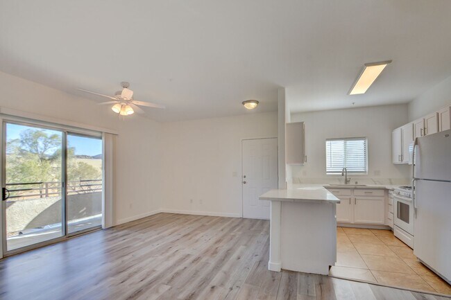 Building Photo - CLEAN, move in ready~GATED and super COMMUNITY!