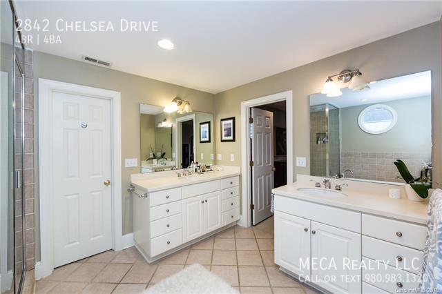 Building Photo - 2842 Chelsea Dr