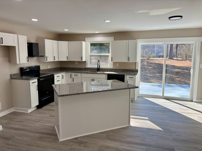 Building Photo - 1136 Chadford Rd