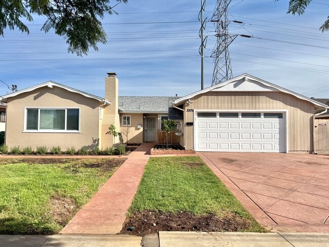 Building Photo - Beautifully Remodeled 4bd/2.5ba CLAIREMONT Home! Fenced yard, garage, PET friendly!