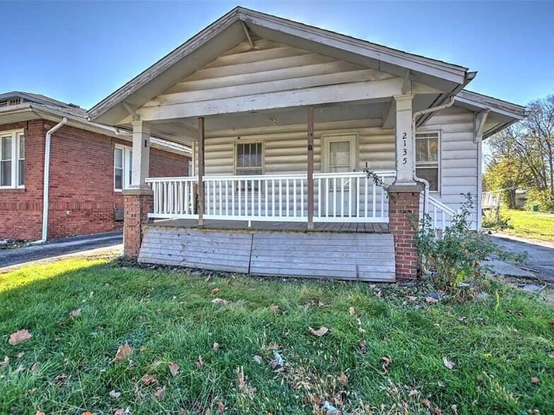 Primary Photo - 2135 E Prairie Ave