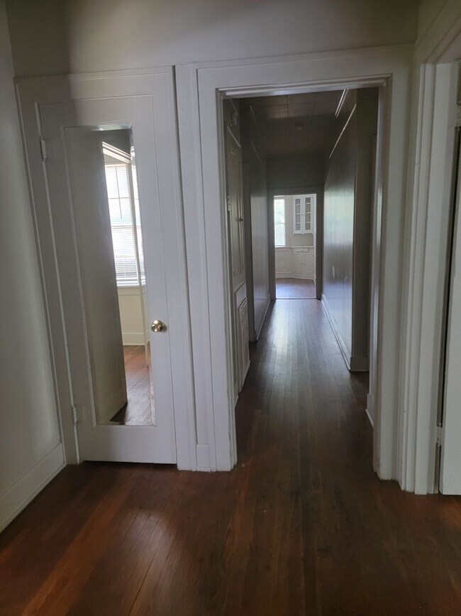 Building Photo - 3 Bedroom 1 Bathroom Highland Home