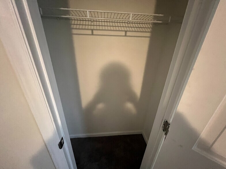 Building Photo - Room in House on Fieldmont Ct