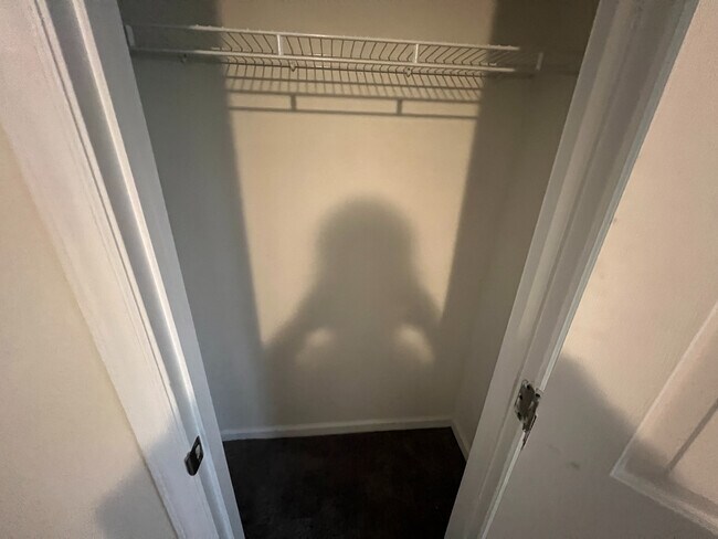 Building Photo - Room in House on Fieldmont Ct