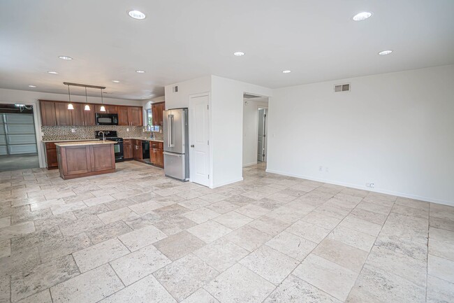 Building Photo - Upgraded 3 Bedroom Rental Home in Canyon C...